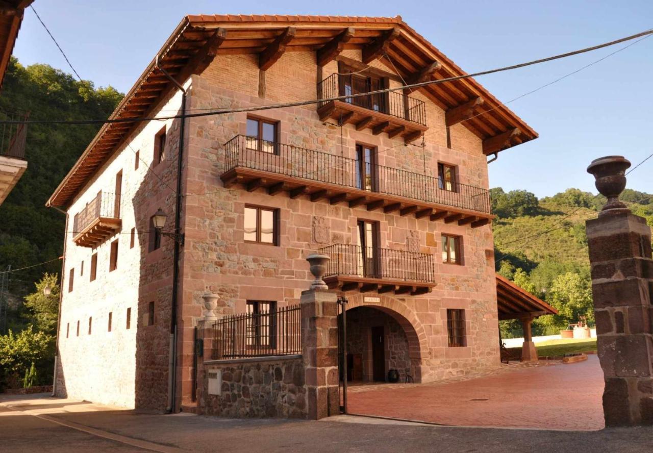 Villa Casa Rural Barbenea à Oronoz-Mugaire Extérieur photo